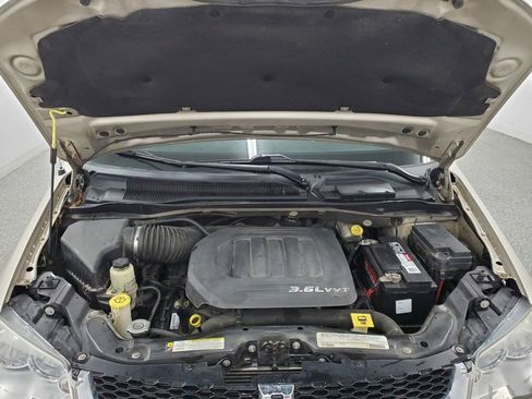 Used 2012 Dodge Grand Caravan SE image 9