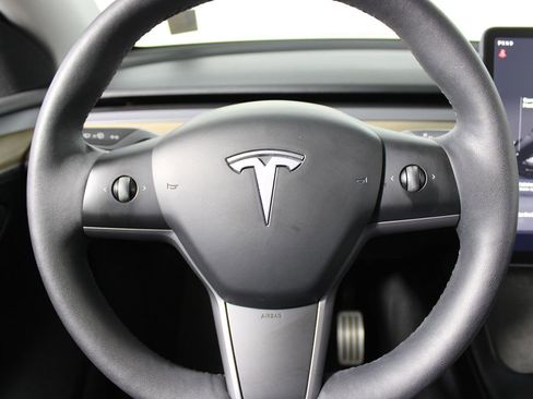 Used 2023 Tesla Model Y Performance image 13