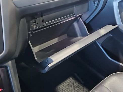 Used 2022 Volkswagen Tiguan SE image 29