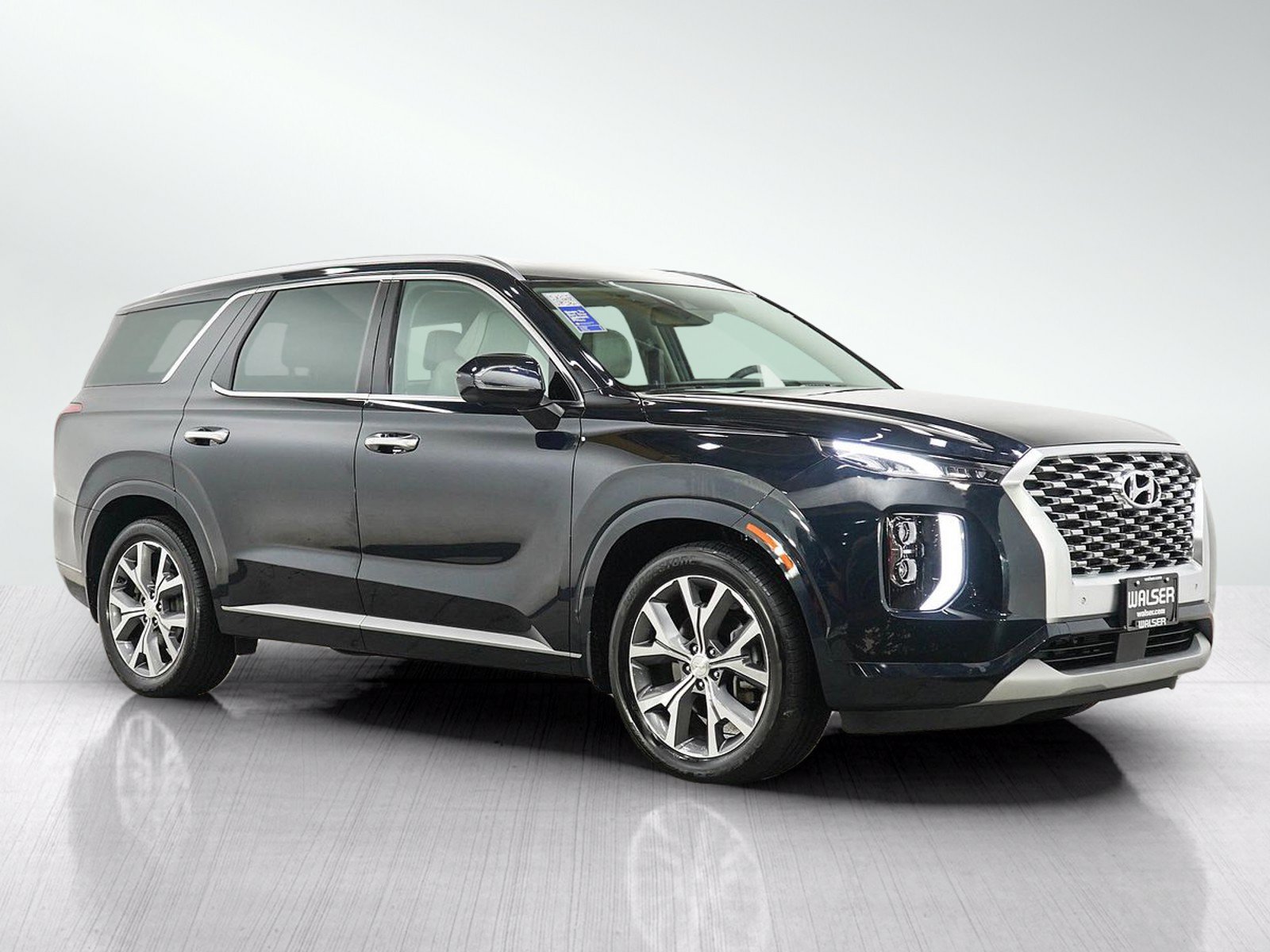 Used 2022 Hyundai Palisade Limited w/ Winter Package AWD/4WD image 7