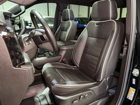 Used 2025 GMC Sierra 2500 AT4X AWD/4WD image 18