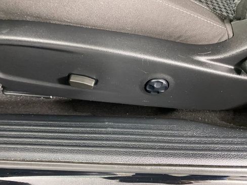 Used 2021 Dodge Challenger SXT image 8