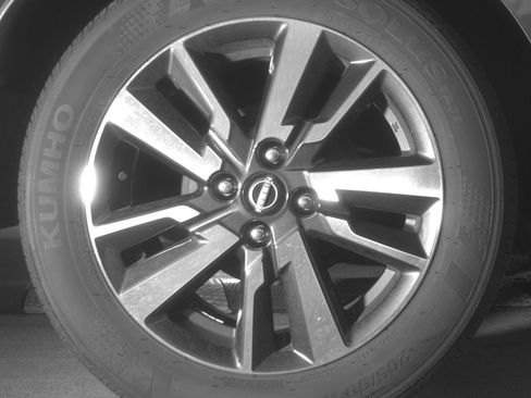 Used 2025 Nissan Versa SV FWD image 15