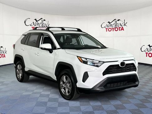Used 2022 Toyota RAV4 XLE w/ Convenience Package FWD image 3