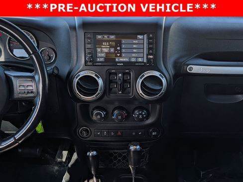 Used 2017 Jeep Wrangler Unlimited Rubicon w/ Connectivity Group image 18