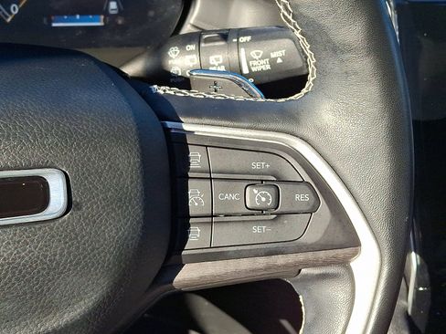 Used 2022 Jeep Grand Cherokee Limited image 22