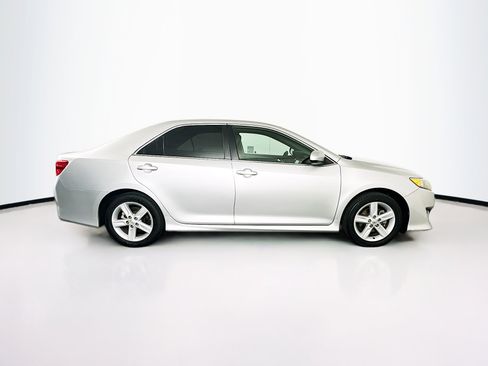 Used 2014 Toyota Camry SE image 10