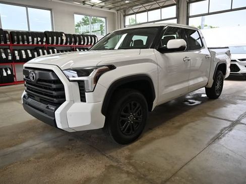 Used 2023 Toyota Tundra SR5 w/ SR5 Convenience Package AWD/4WD image 9