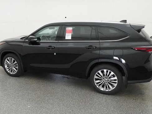 New 2026 Toyota Highlander Platinum image 36