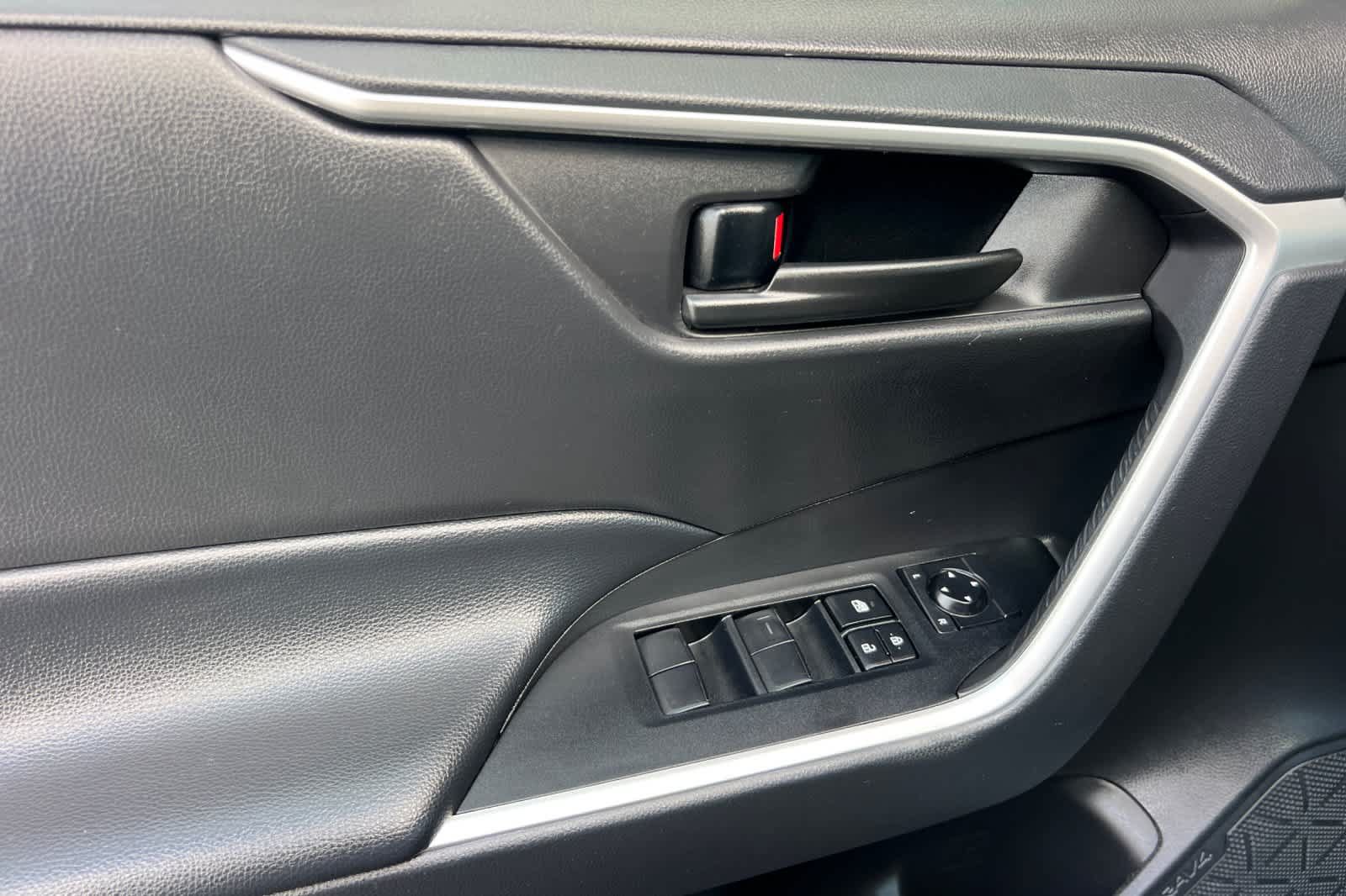 Used 2023 Toyota RAV4 LE AWD/4WD image 12