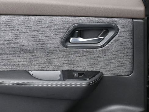 Used 2023 Nissan Rogue SV image 27