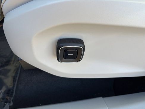 New 2025 Volvo EX90 Ultra w/ Protection Package Premier image 12