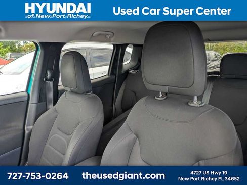 Used 2019 Jeep Renegade Latitude w/ Safety and Security Group FWD image 3