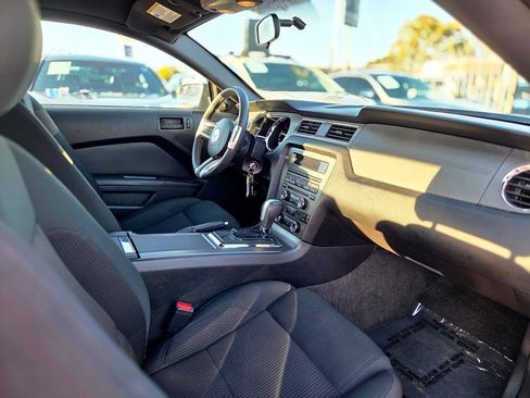 Used 2013 Ford Mustang Coupe RWD image 19