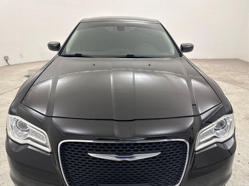 Used 2018 Chrysler 300 Touring w/ Driver Convenience Group RWD image 19