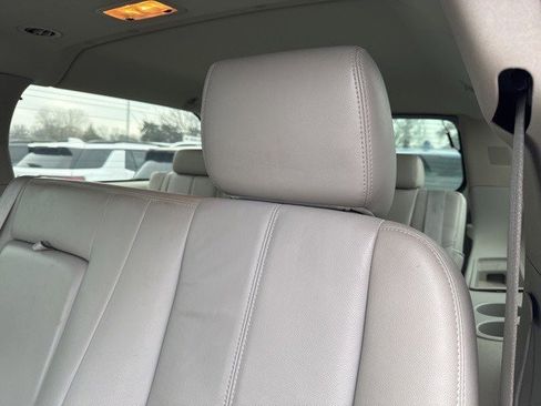 Used 2012 GMC Yukon XL SLT w/ SLT-2 Equipment Package image 9