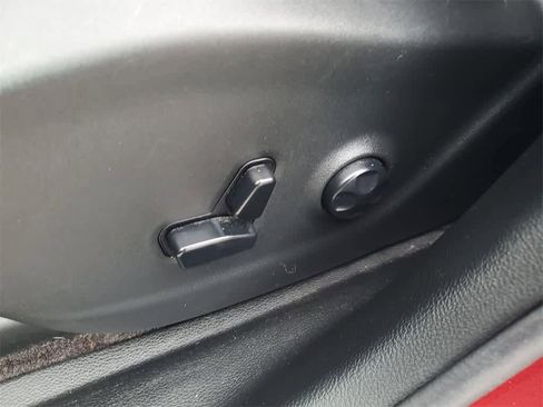 Used 2019 Jeep Cherokee Latitude Plus w/ Comfort/Convenience Group image 20