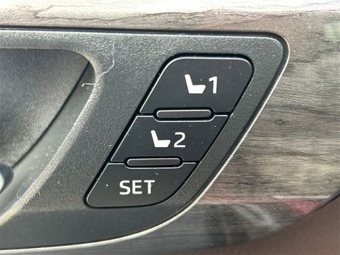 Certified 2022 Toyota Highlander Platinum image 28