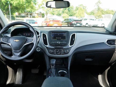 Used 2022 Chevrolet Equinox LS FWD image 9