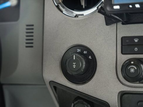 Used 2014 Ford F250 XLT w/ Snow Plow Prep Package image 28