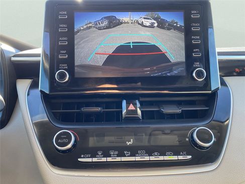 Used 2020 Toyota Corolla LE image 15