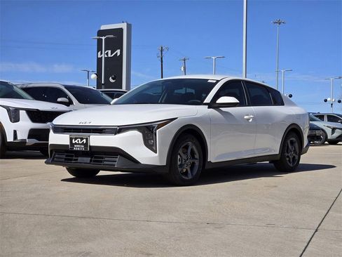 New 2026 Kia K4 FWD image 2