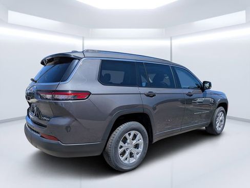 Used 2023 Jeep Grand Cherokee L Limited AWD/4WD image 3
