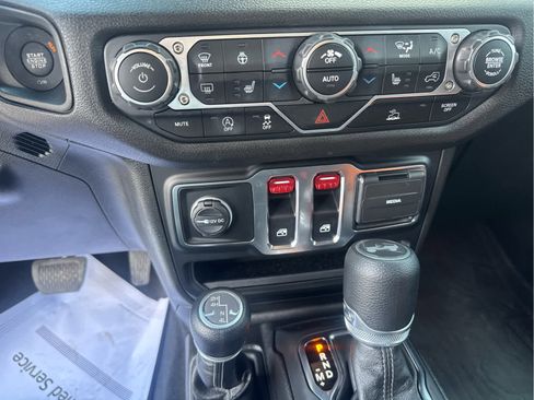 Used 2025 Jeep Wrangler Sport AWD/4WD image 28