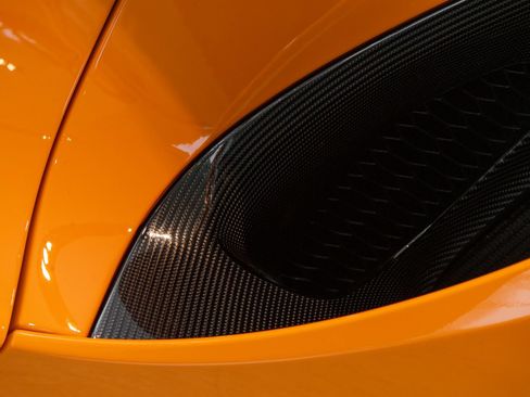 Used 2026 McLaren Artura Spider RWD image 46