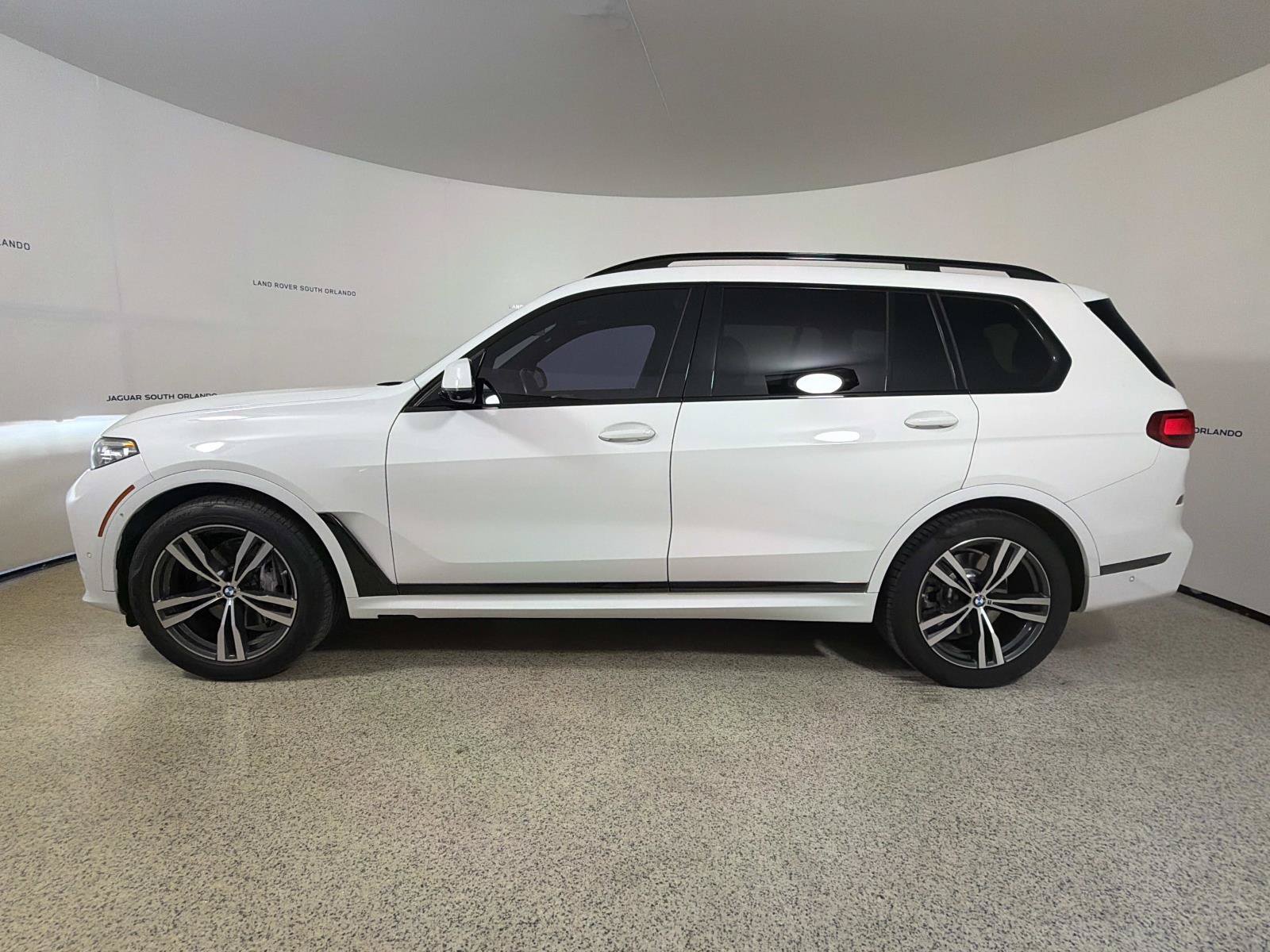 Used 2021 BMW X7 xDrive40i w/ M Sport Package AWD/4WD image 2