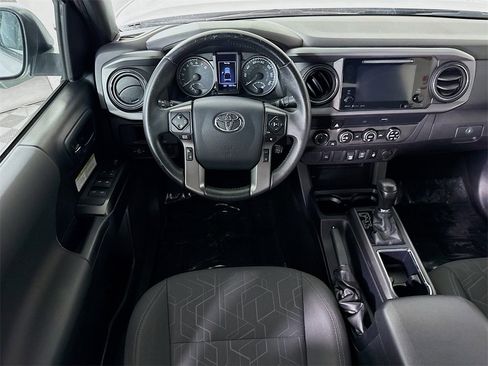 Certified 2019 Toyota Tacoma SR5 image 4