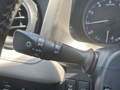 Used 2017 Toyota RAV4 XLE AWD/4WD image 31