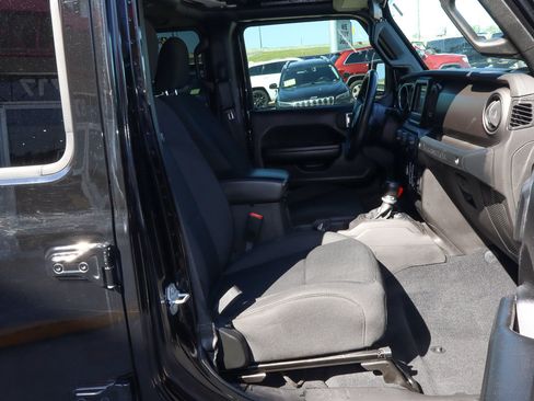 Used 2018 Jeep Wrangler Unlimited Sport S AWD/4WD image 22