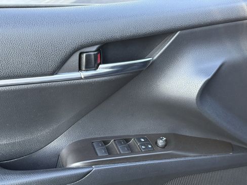 Used 2021 Toyota Camry SE image 9