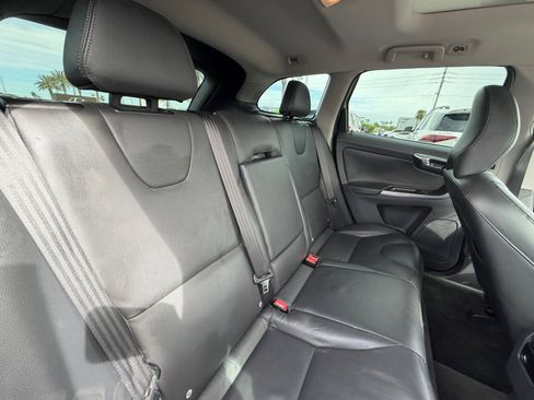 Used 2016 Volvo XC60 T5 Premier w/ Proximity Package image 17