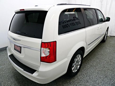 Used 2013 Chrysler Town & Country Touring FWD image 6