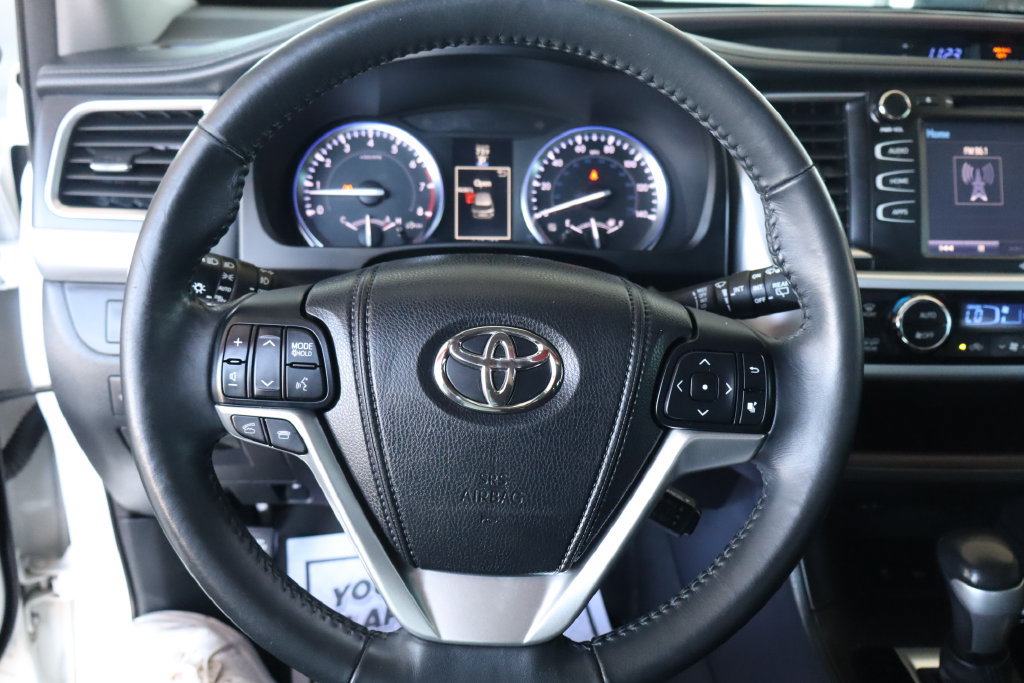 Used 2015 Toyota Highlander XLE AWD/4WD image 18