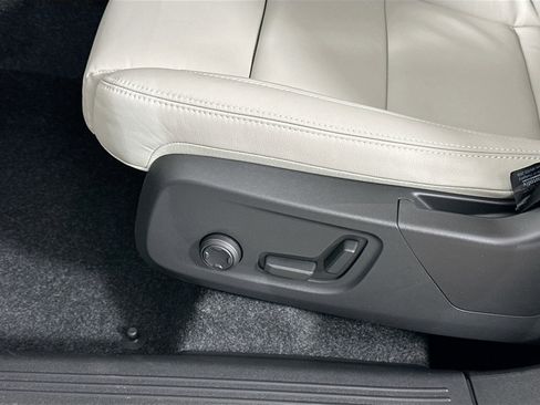 New 2026 Volvo XC40 B5 Ultra w/ Protection Package Premier image 19