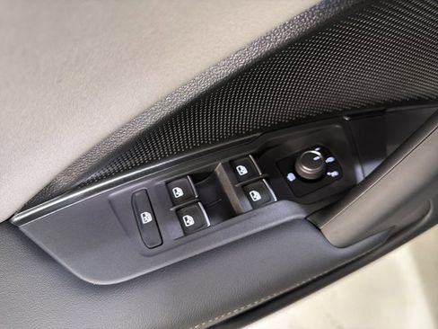 New 2026 Volkswagen Tiguan SE R-Line FWD image 19