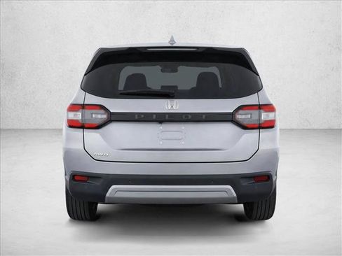 Used 2025 Honda Pilot EX-L image 6