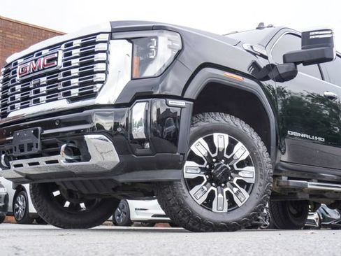 Used 2024 GMC Sierra 3500 Denali AWD/4WD image 2