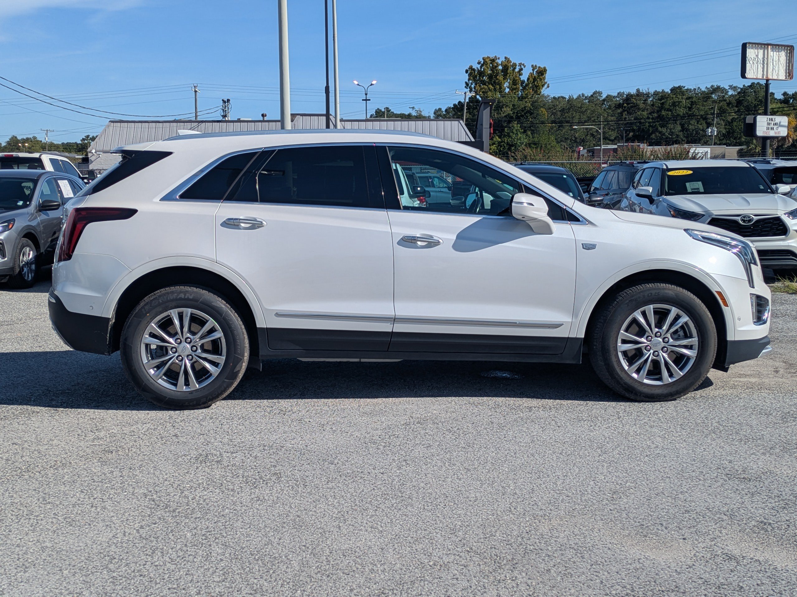 Used 2022 Cadillac XT5 Premium Luxury FWD image 4