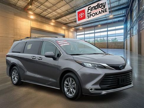 Certified 2024 Toyota Sienna XLE image 2