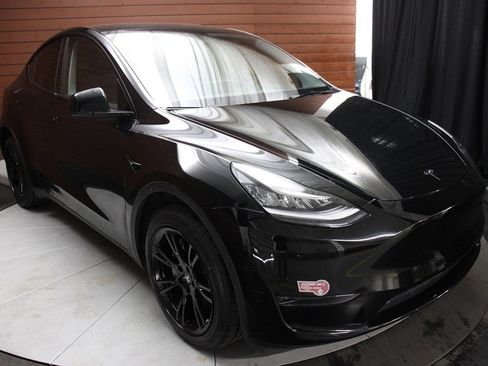 Used 2023 Tesla Model Y Long Range image 11