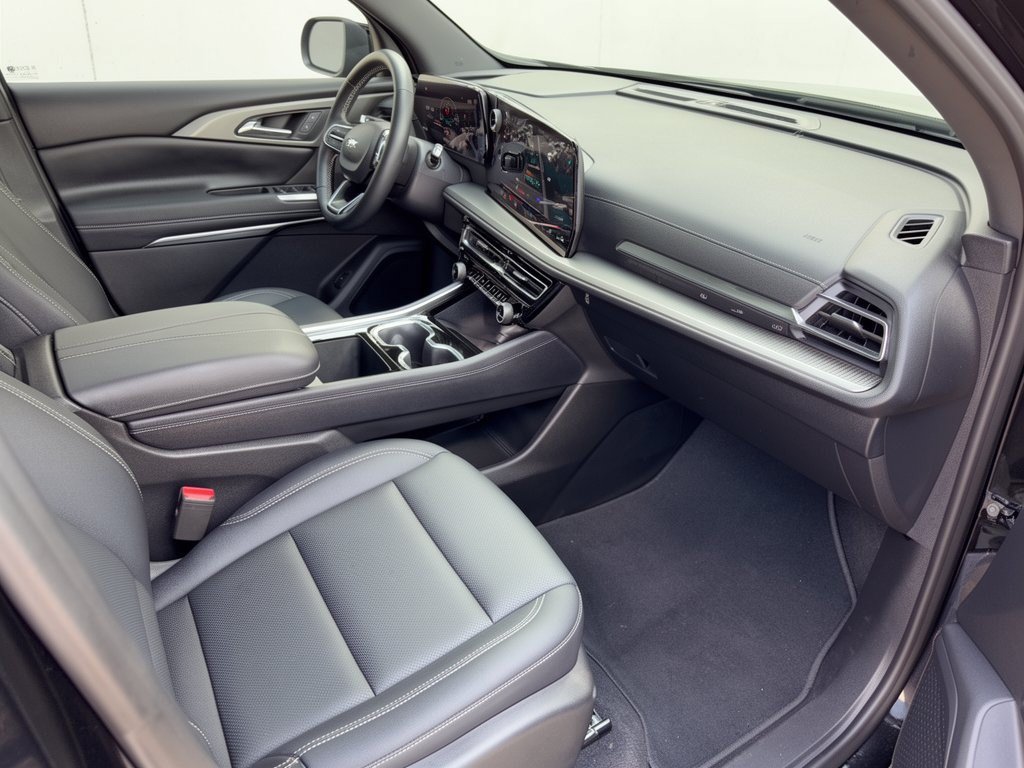Used 2026 Chevrolet Traverse LT w/ Driver Confidence Package FWD image 30