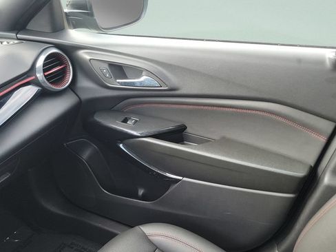 Used 2025 Chevrolet Trax RS w/ Sunroof Package FWD image 13