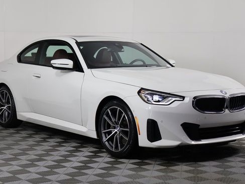 Certified 2023 BMW 230i Coupe w/ Premium Package RWD image 3