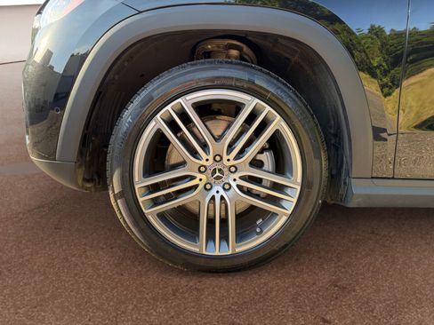 Used 2024 Mercedes-Benz GLS 450 4MATIC image 9