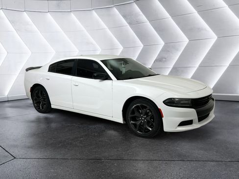 Used 2020 Dodge Charger SXT w/ Blacktop Package image 1