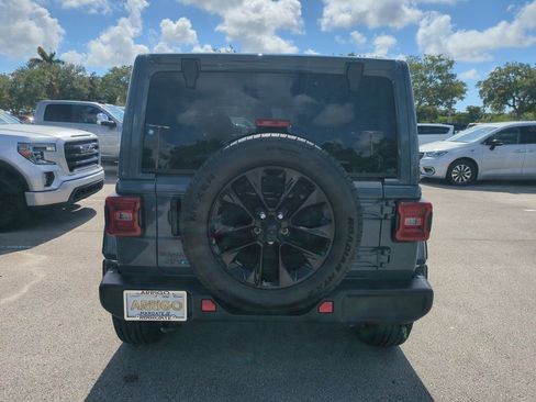 Used 2025 Jeep Wrangler Unlimited Sahara AWD/4WD image 7
